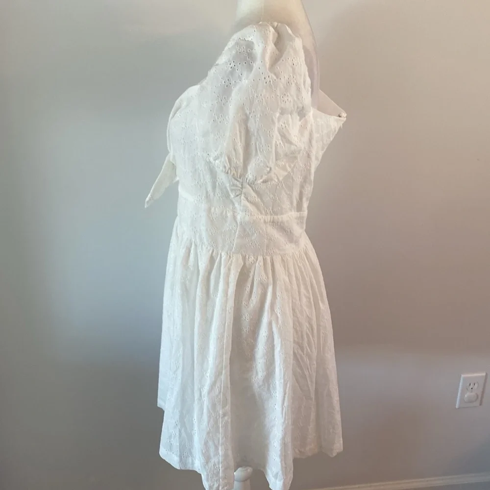 Barr lll NWT bright white eyelet dress - Picture 4 of 12